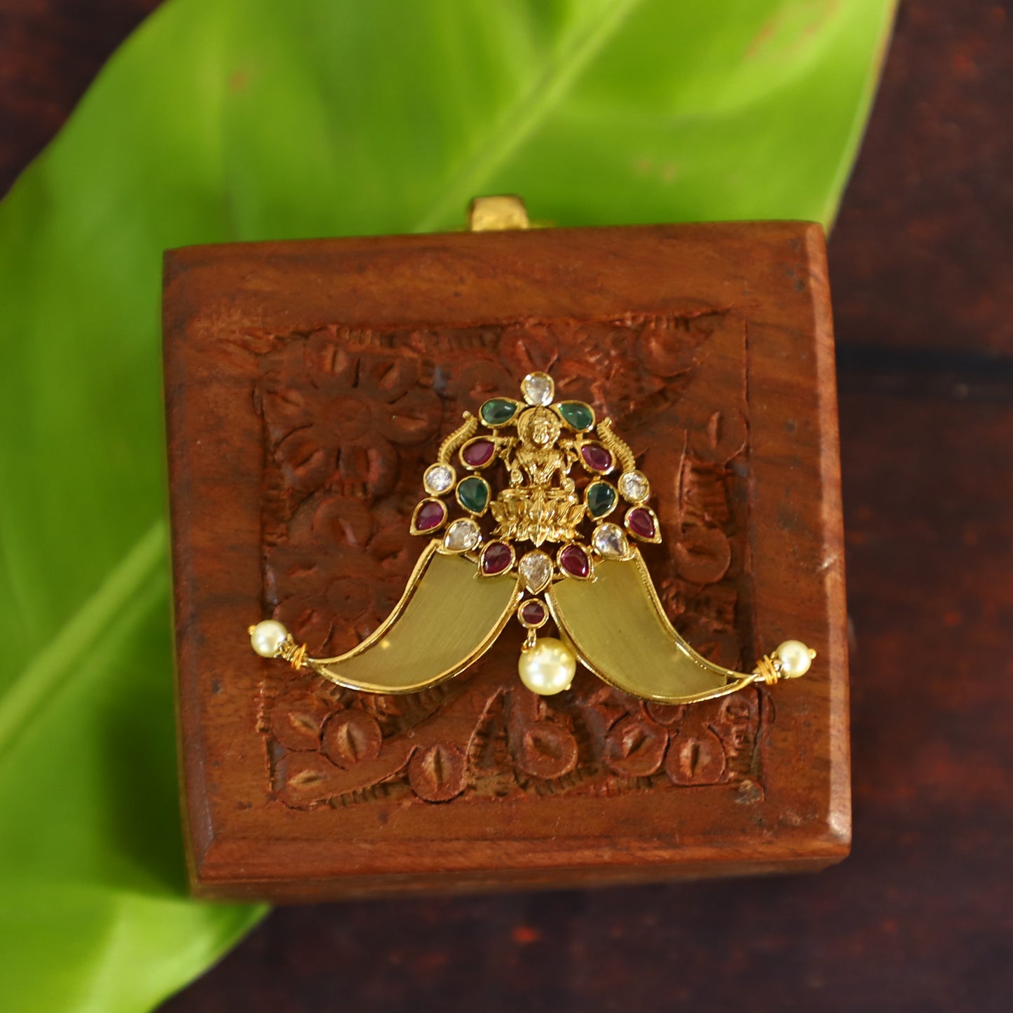 MULTI COLOR SINGA PAL PENDENT