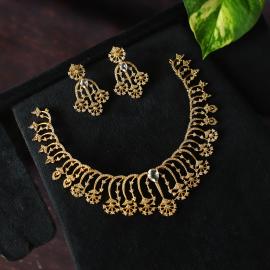 TEJPATTA NECKPIECE
