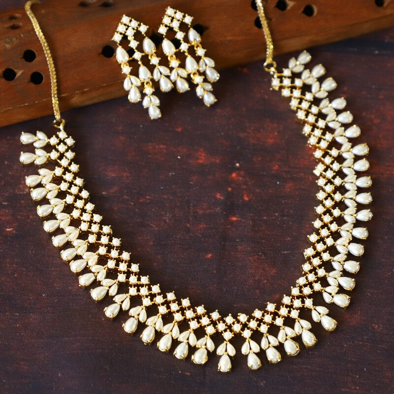 DROP PEARLS NECKPIECE