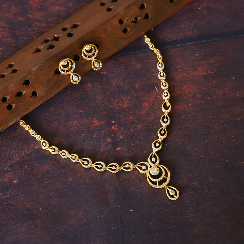 SIMPLE GOLD FINISHING NECK PIECE