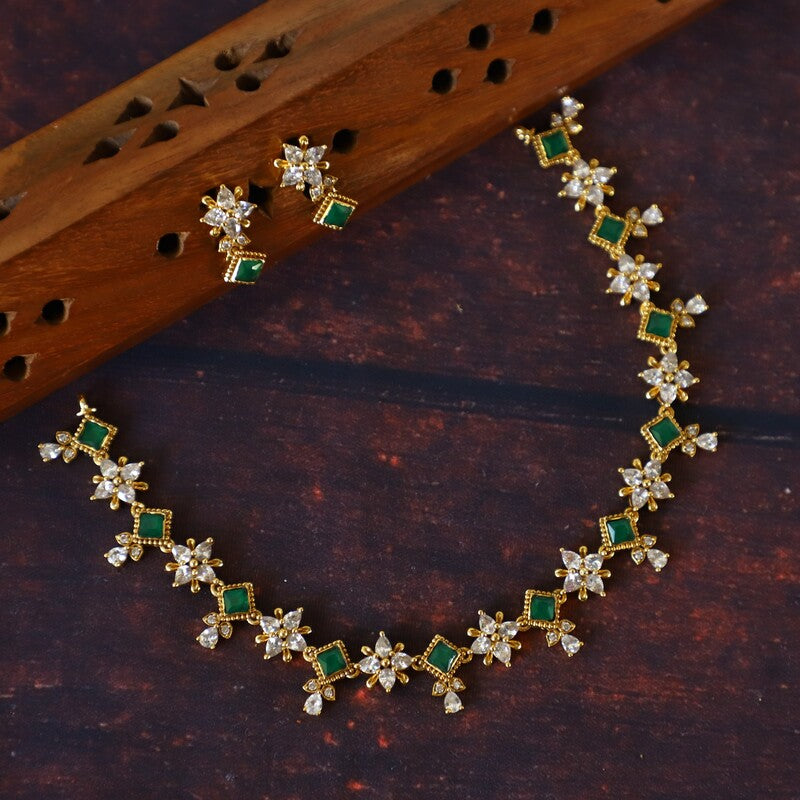 EMERALD NAKSHA NECKPIECE