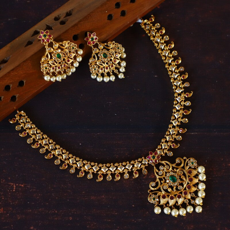 ALLURING NECKPIECE