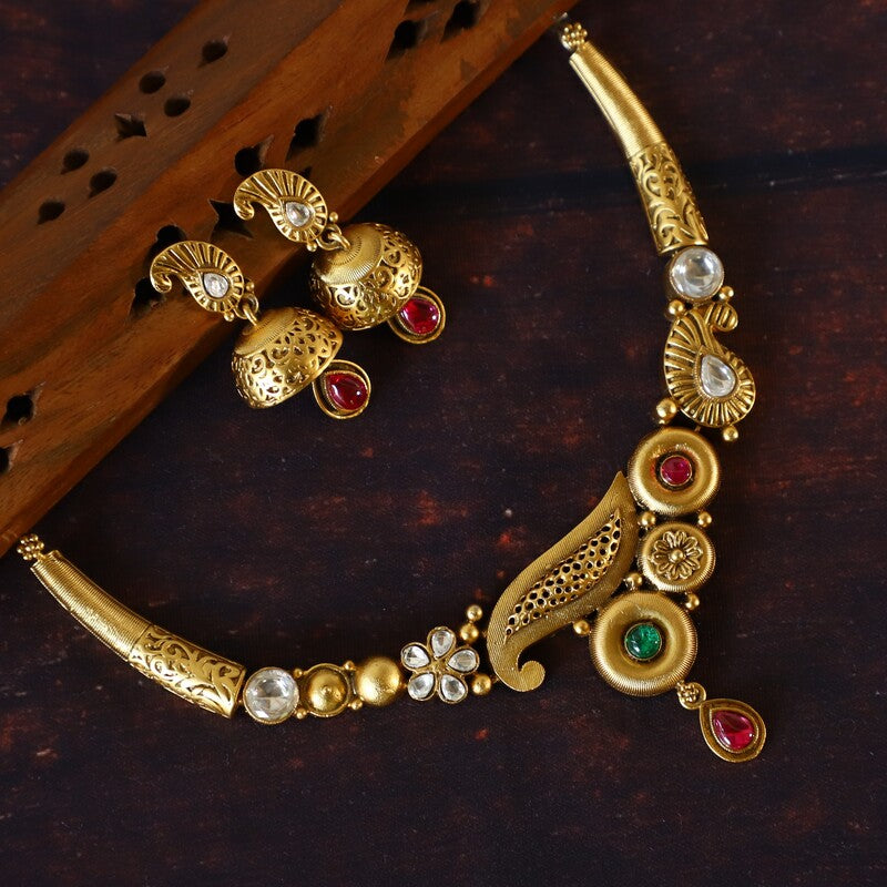 GEMSTONE NECKPIECE