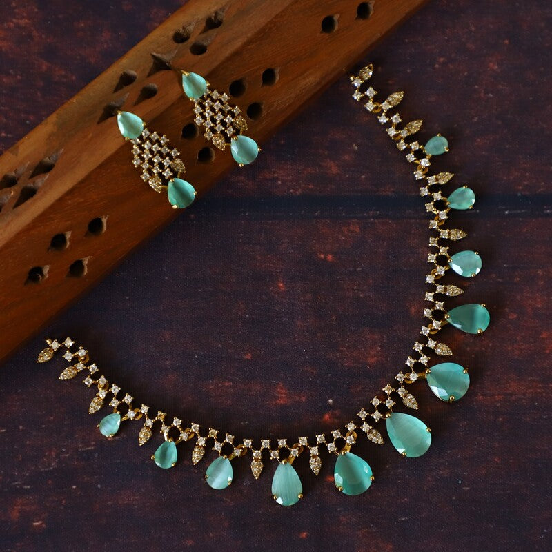 GORGEOUS NECKPIECE
