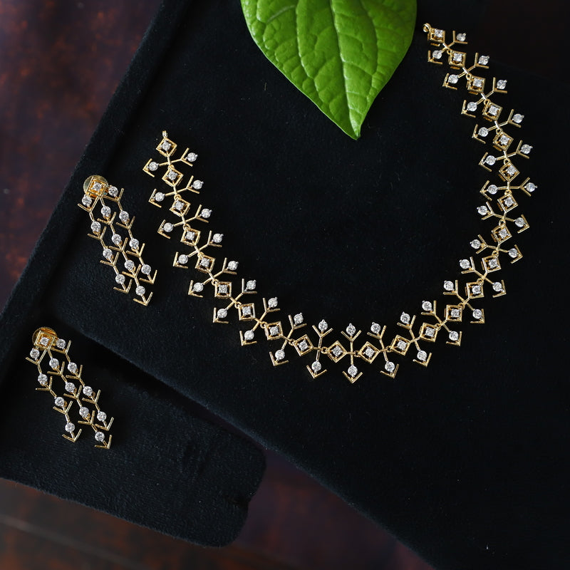 SCINTILLATE NECKPIECE