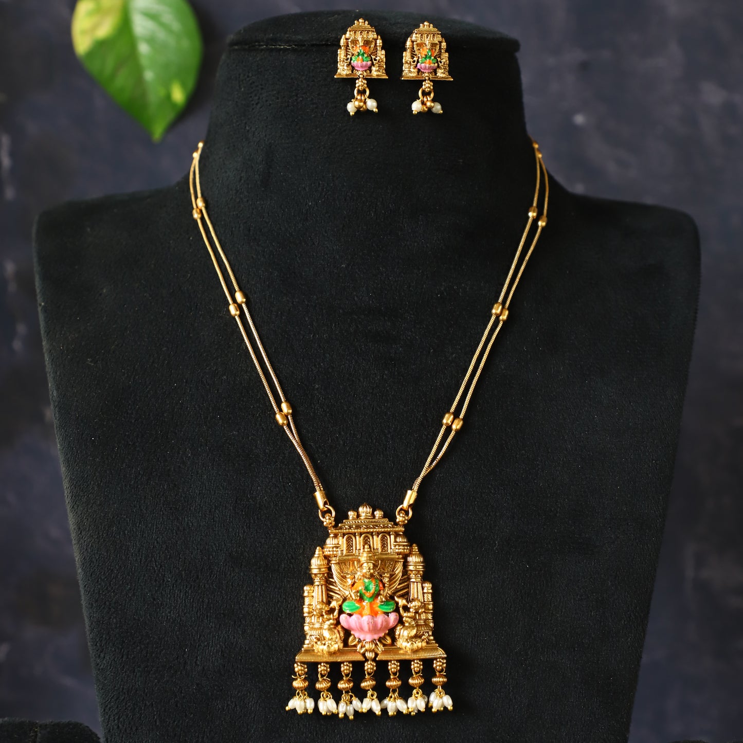 IGUANA' NECKPIECE