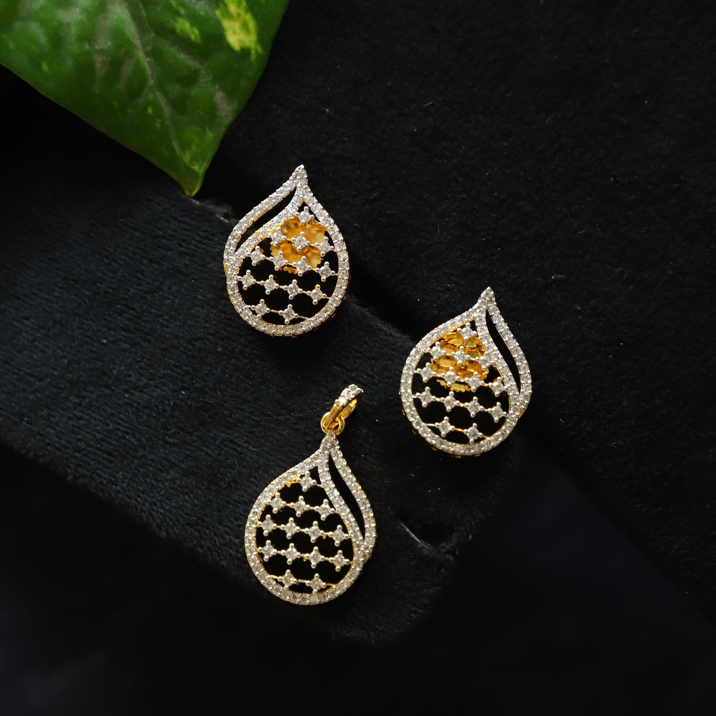 CHUFA PENDANT SET