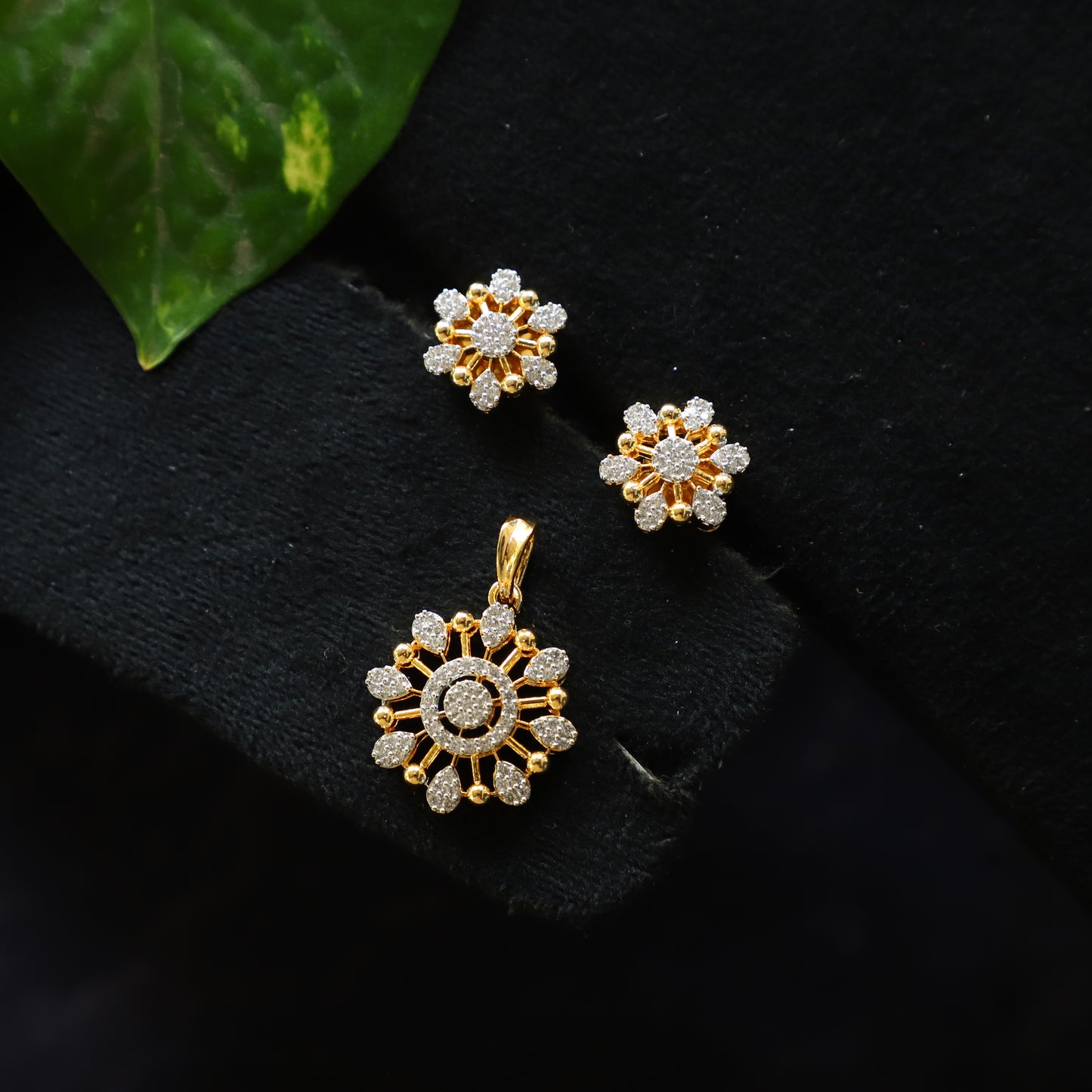 KOLANUT PENDANT SET