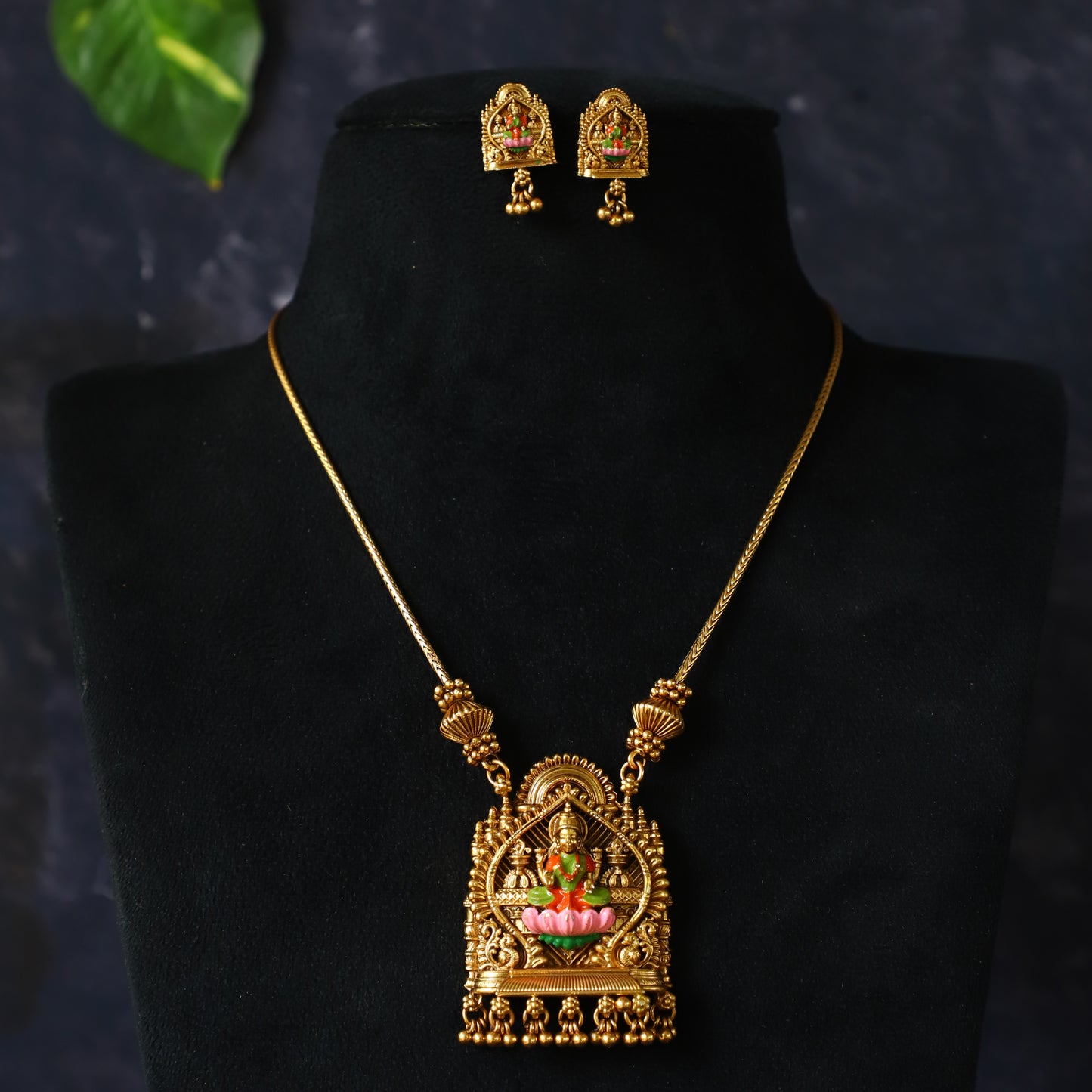 MULE NECKPIECE