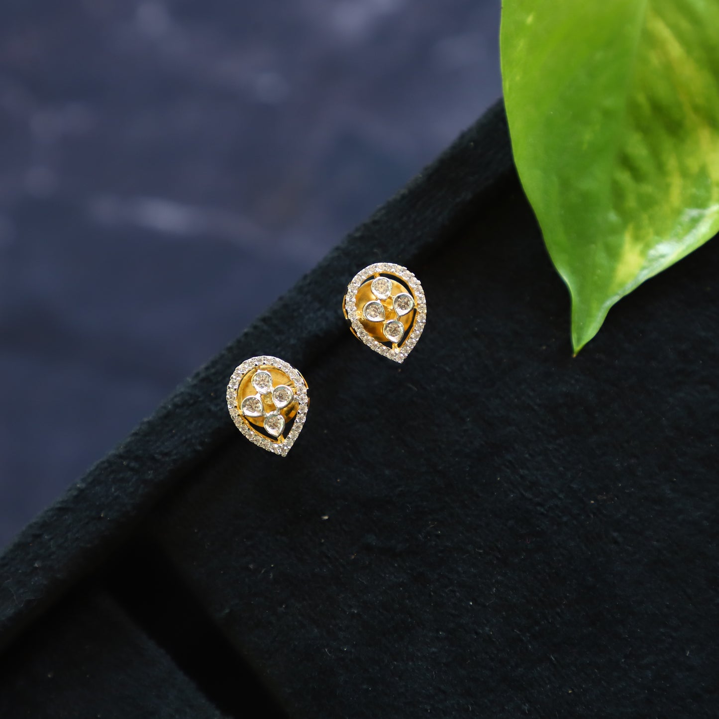 AEARTH EARRING