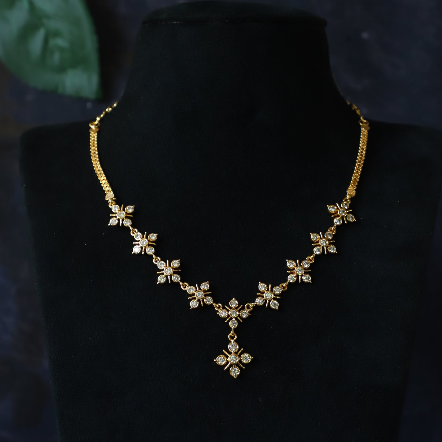 TUCKER NECKPIECE