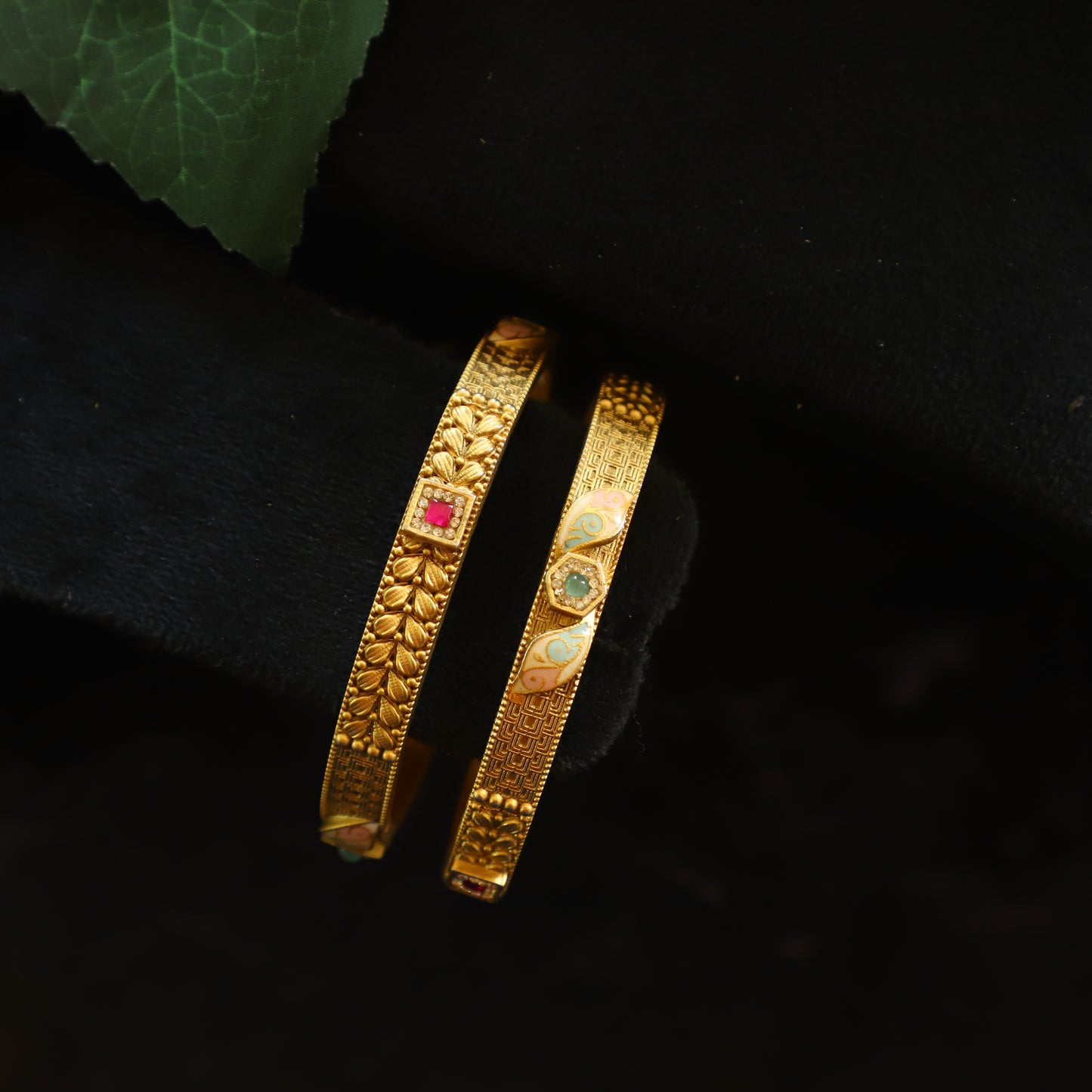 LEAFED BANGLES