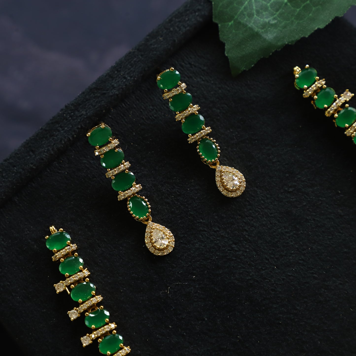 EMI AD NECKPIECE