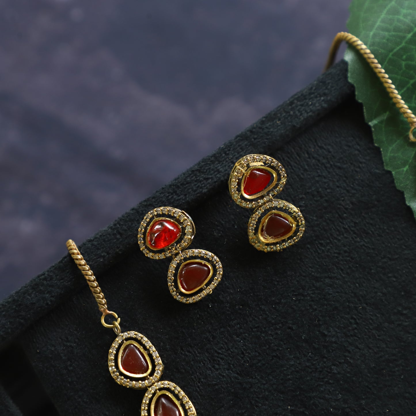 UNIQUE VICTORIAN NECKPIECE