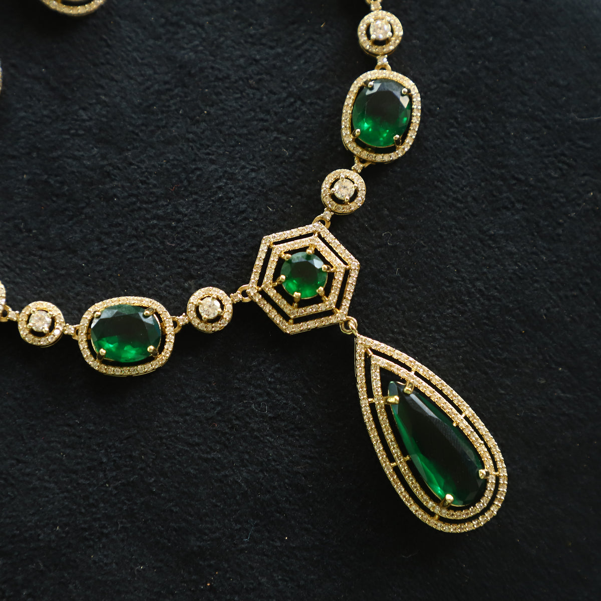 RAIN DROP NECKPIECE