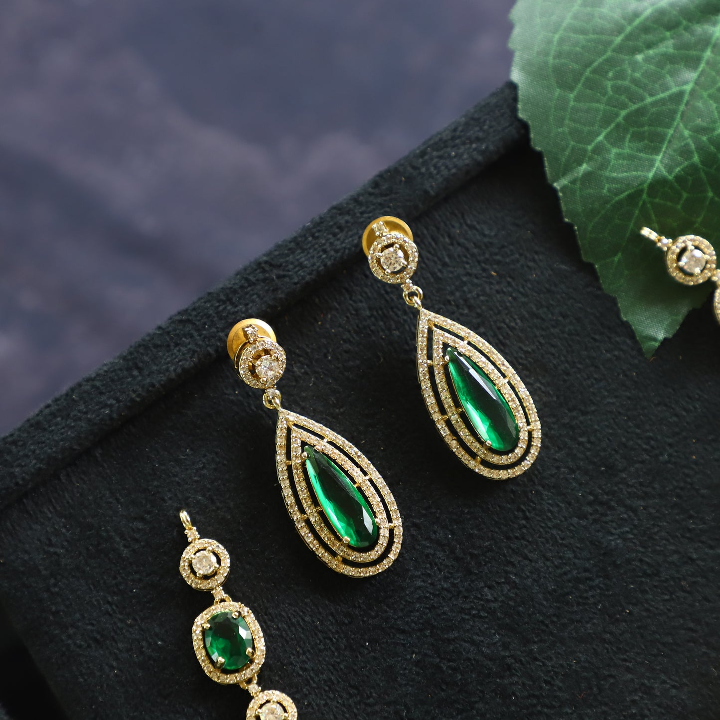 RAIN DROP NECKPIECE