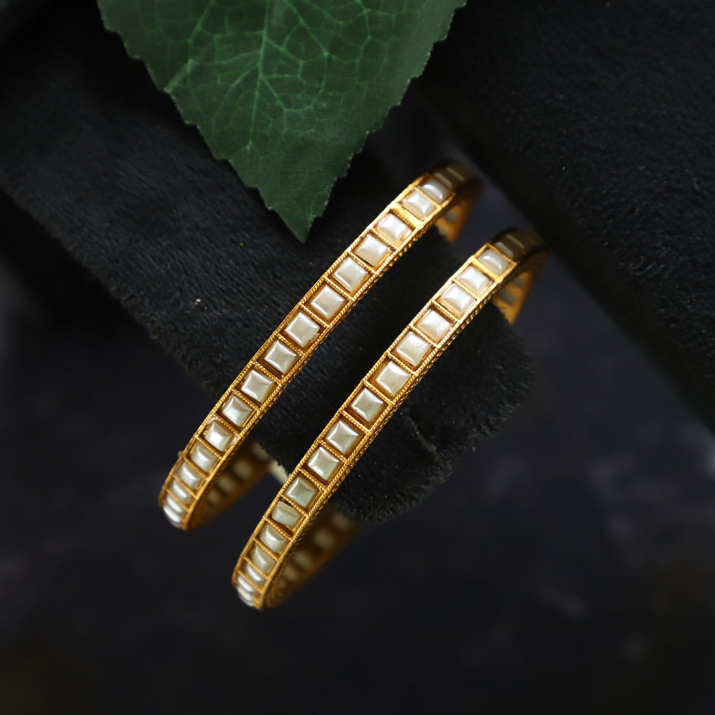 ELEGANT SQUARE BANGLE
