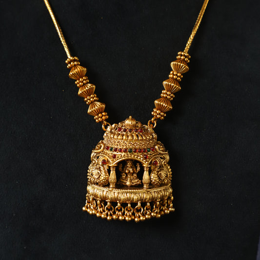 EXCLUSIVE NECKPIECE