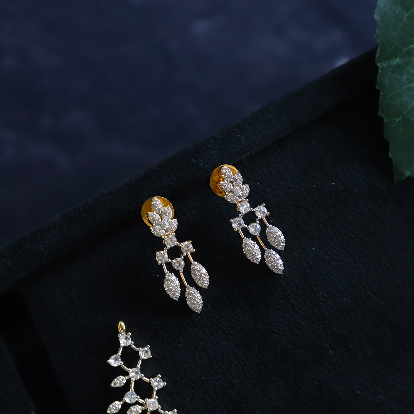DIAMOND NECKPIECE