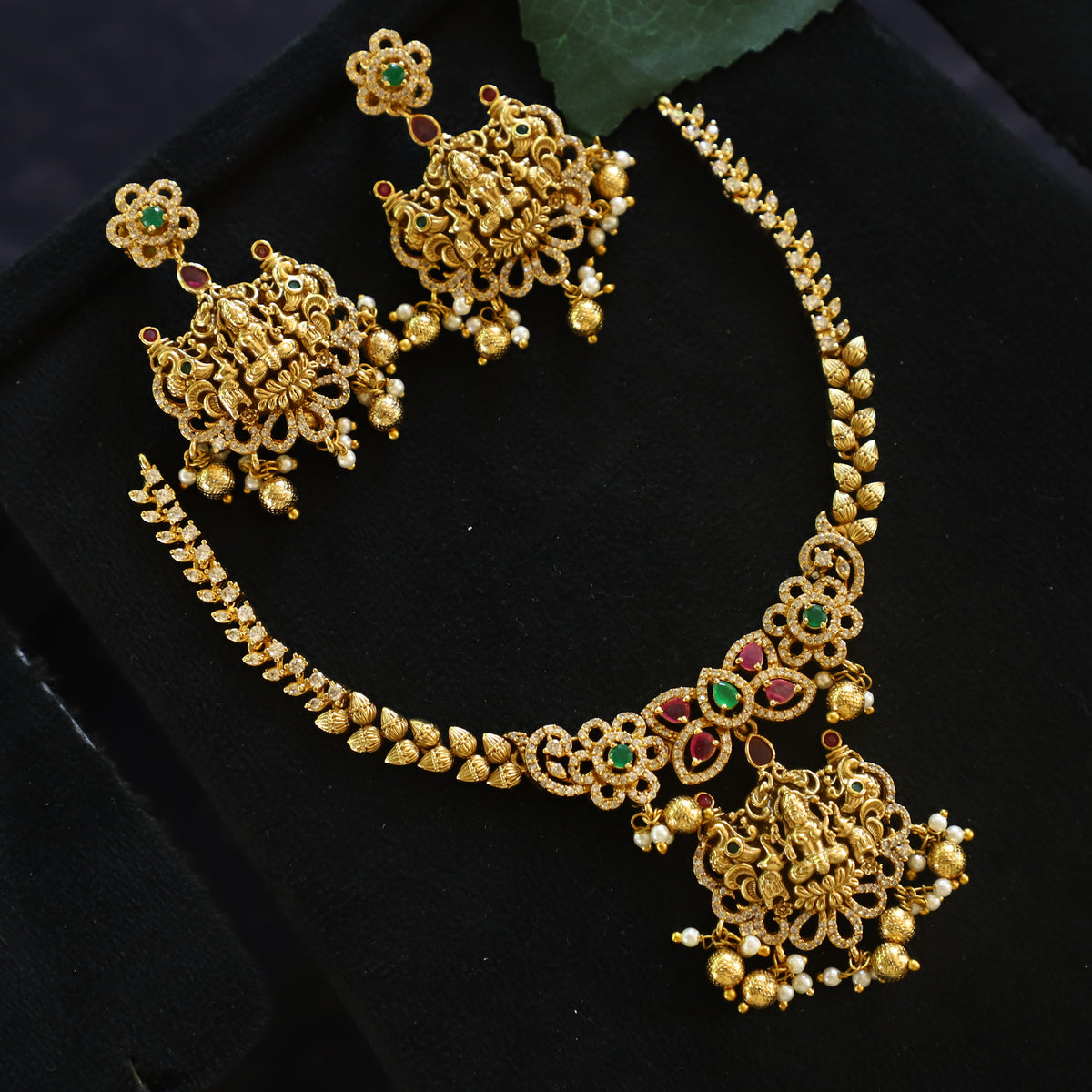 SENSATION NECKPIECE