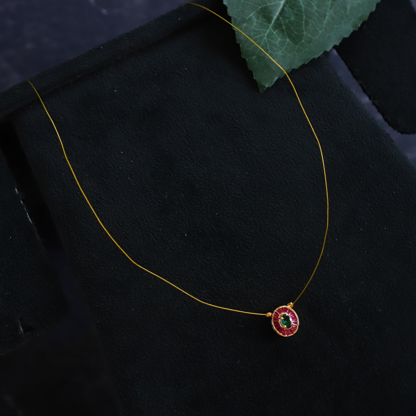 BOWIE NECKPIECE