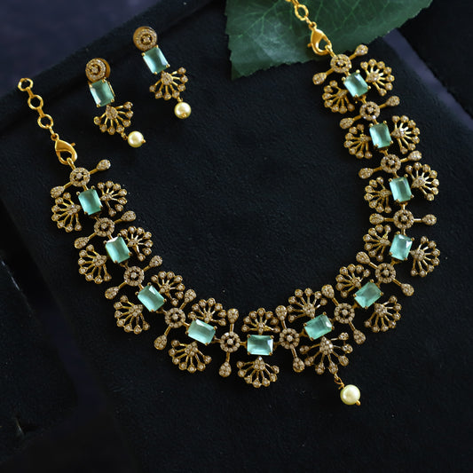 VICTORYA NECKPIECE