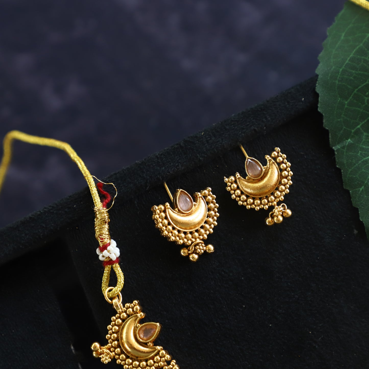 HALF MOON NECKPIECE