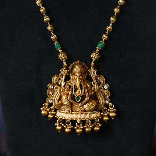 WHISKERS NECKPIECE