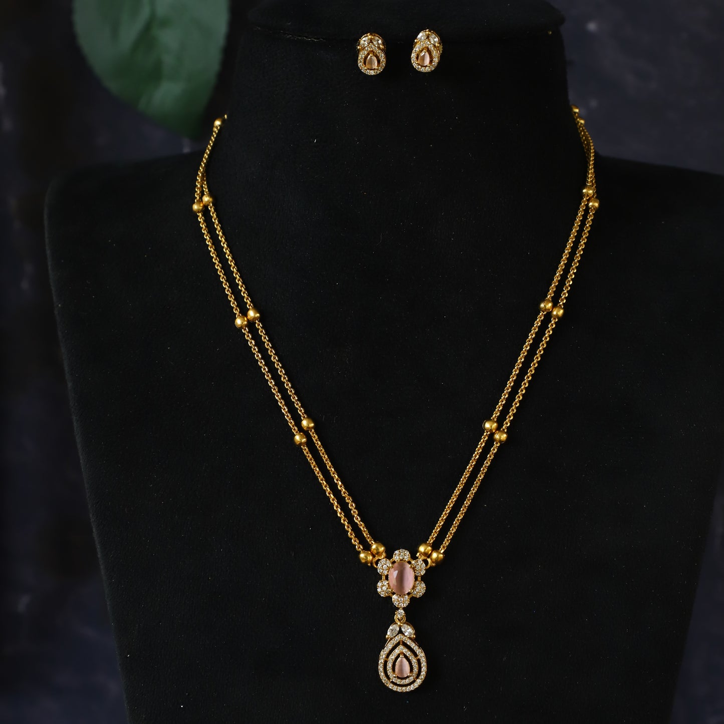 KEVIN NECKPIECE