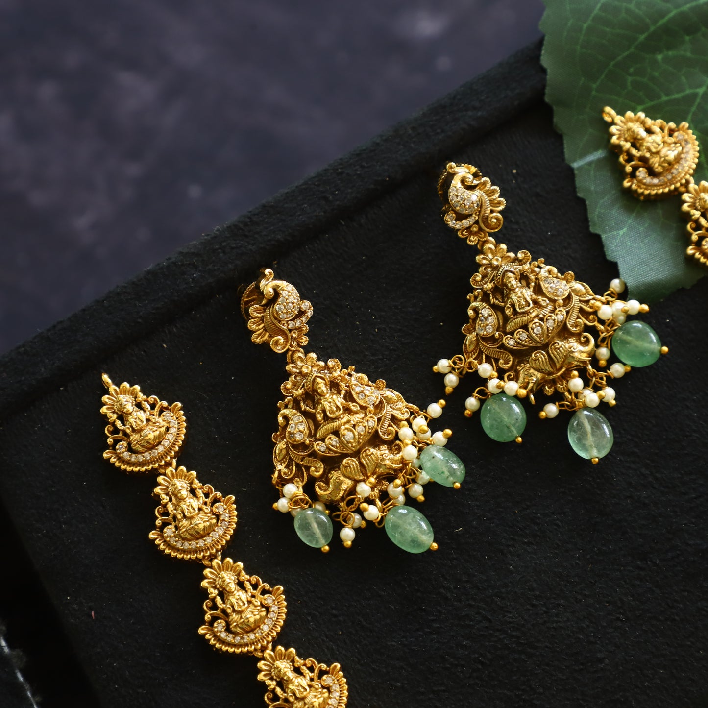 LEWIS NECKPIECE