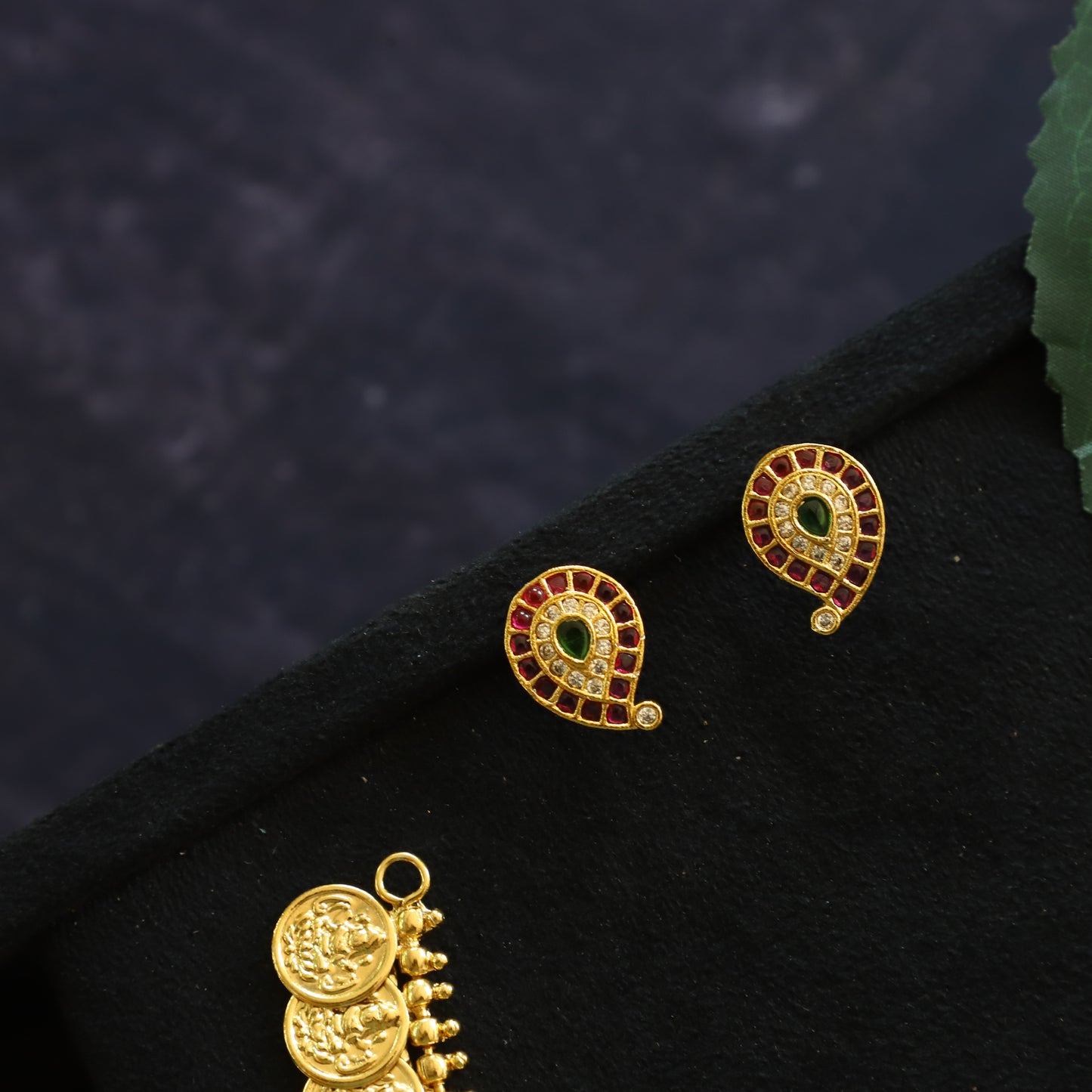 COIN AAM NECKPIECE