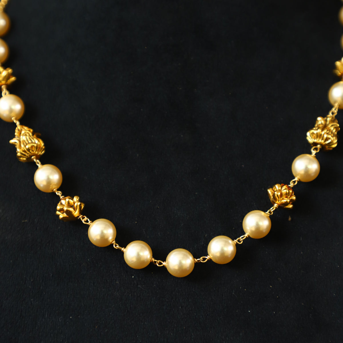 LOTUS PEARL CHAIN