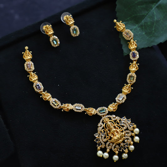 LAXI NECKPIECE