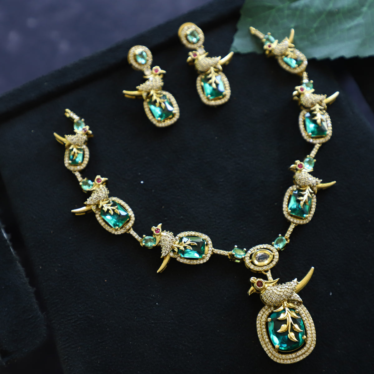CORY NECKPIECE