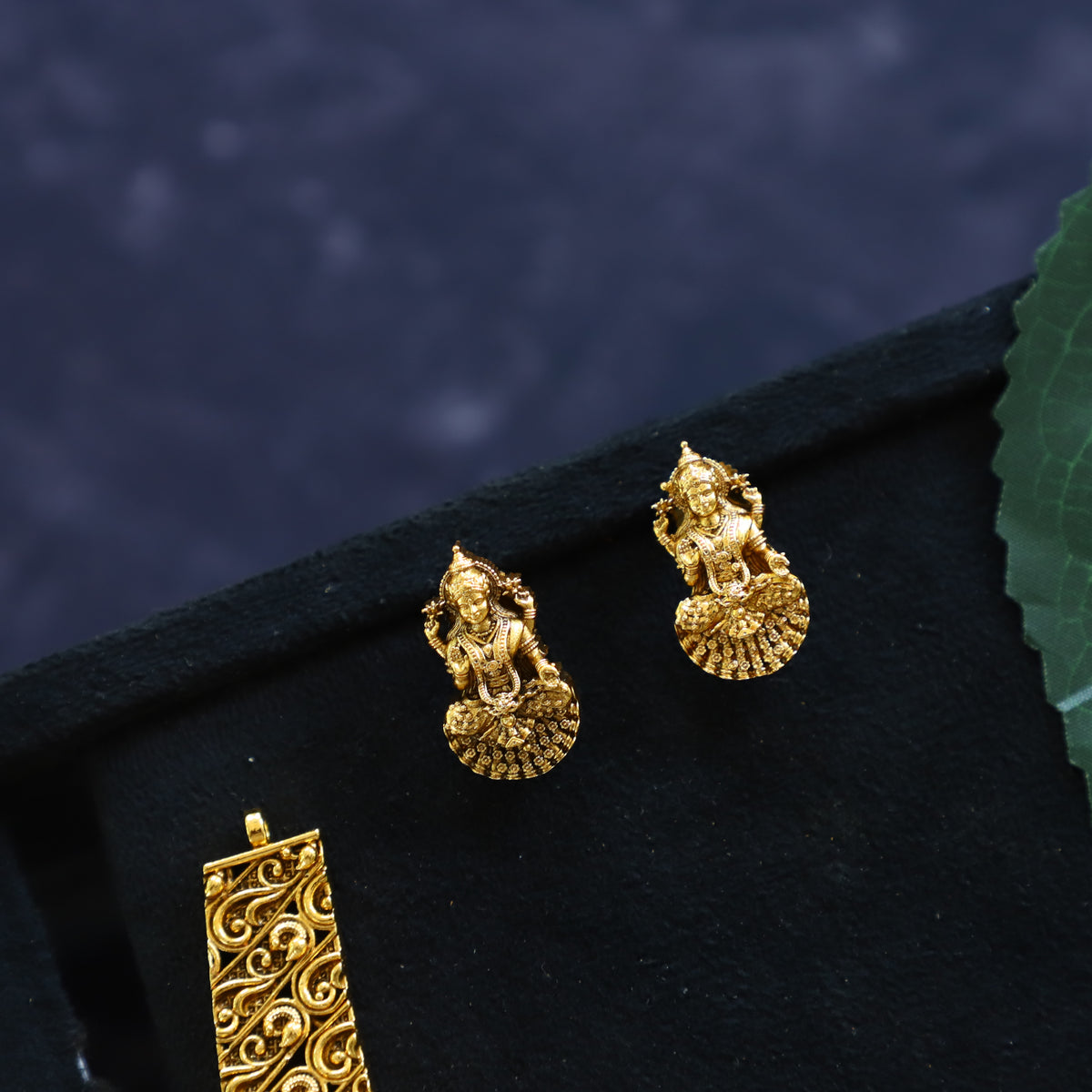 RISHI NECKPIECE