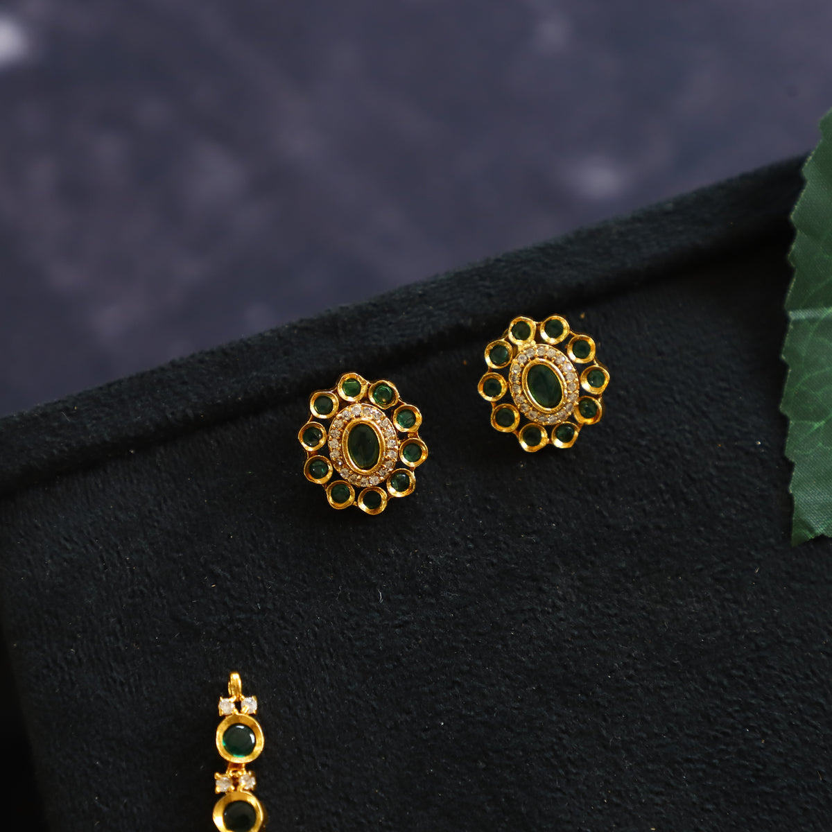 SARAH NECKPIECE