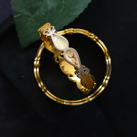 TRENDY BANGLES
