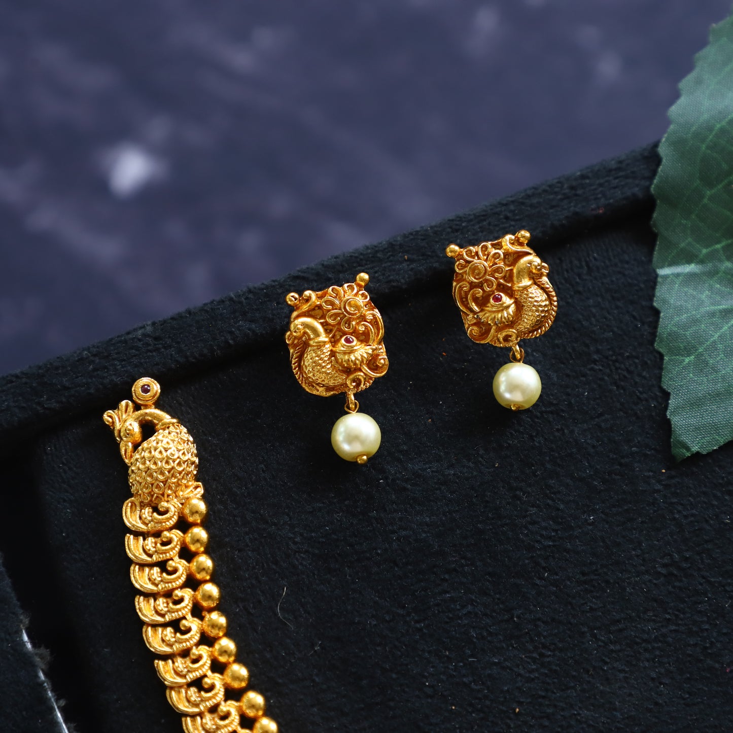 "MAYURA" NECKPIECE