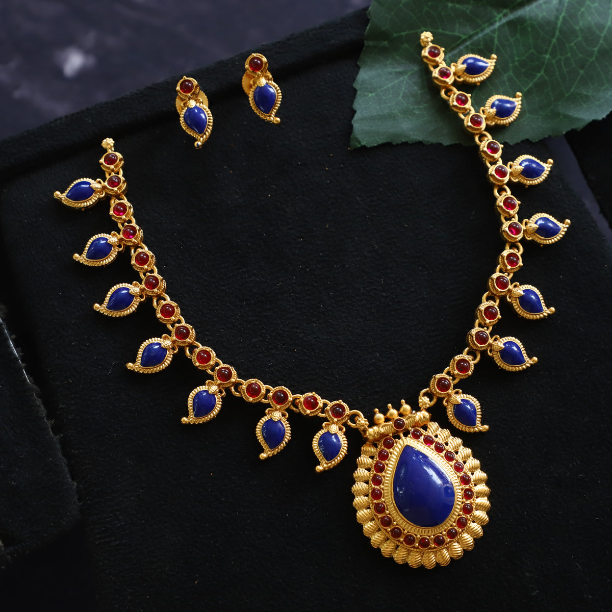 JHON NECK PIECE