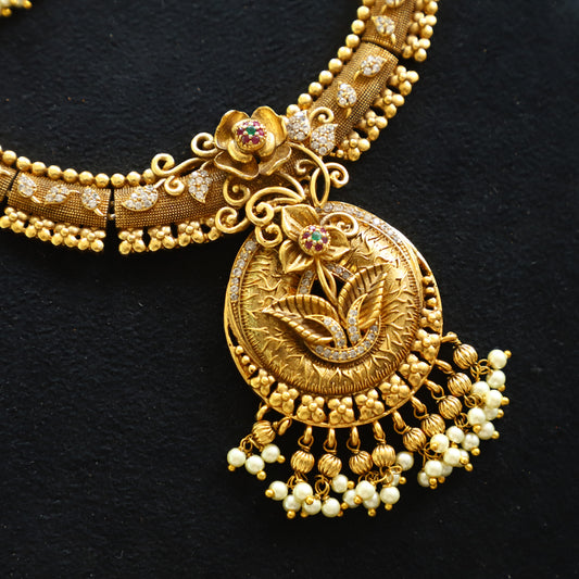 UNCUT DESIGN NECKPIECE