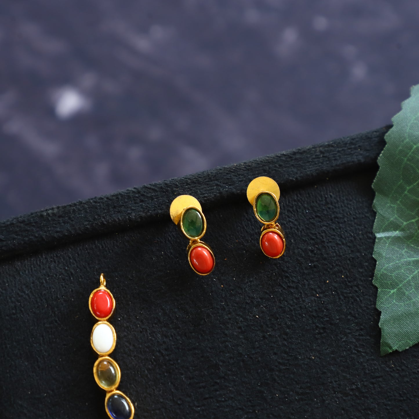 TINY NECKPIECE