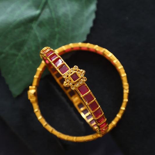 ELEGANT RUBI BANGLE