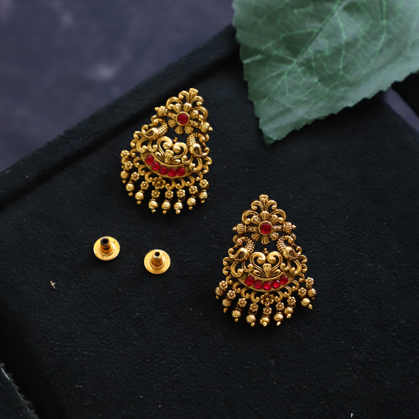 BEELA EARRING