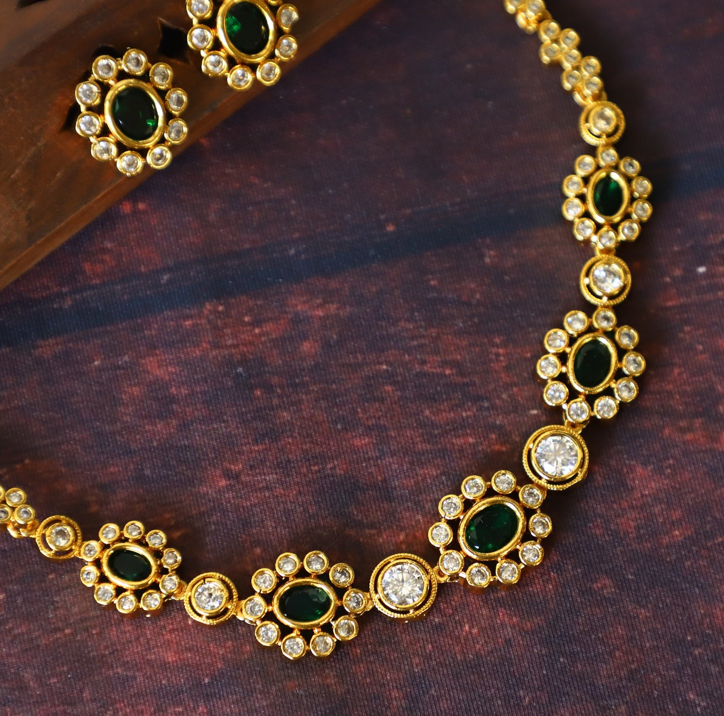 TRENDY WHITE AND GREEN STONE NECKPIECE