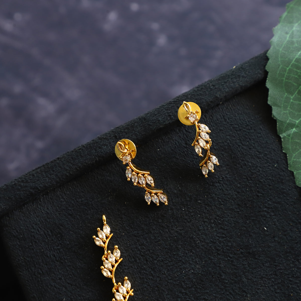JINX NECKPIECE