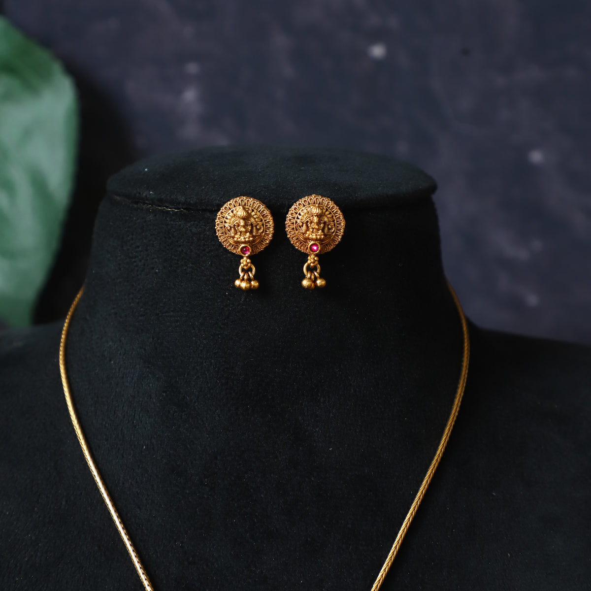 LUCY NECKPIECE
