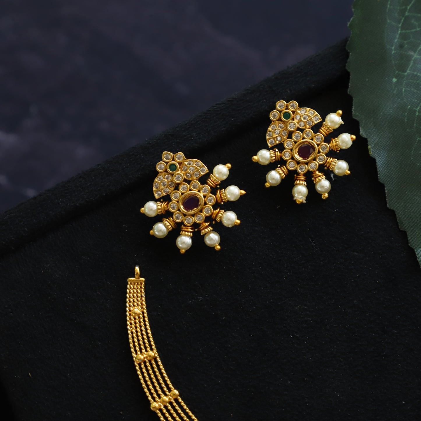 LAYLA NECKPIECE