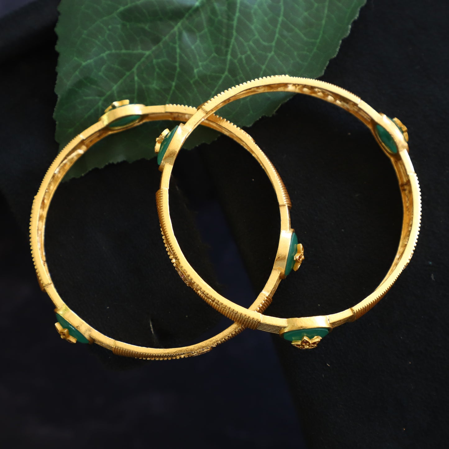 LEWIS BANGLE