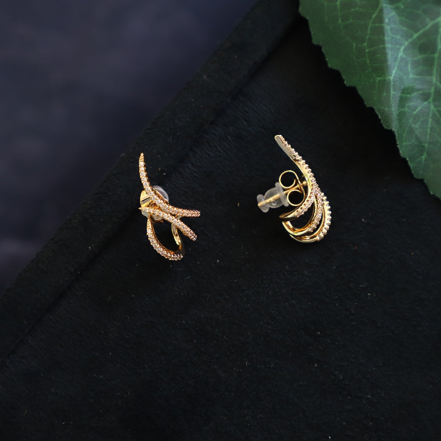 WALRUS EARRING