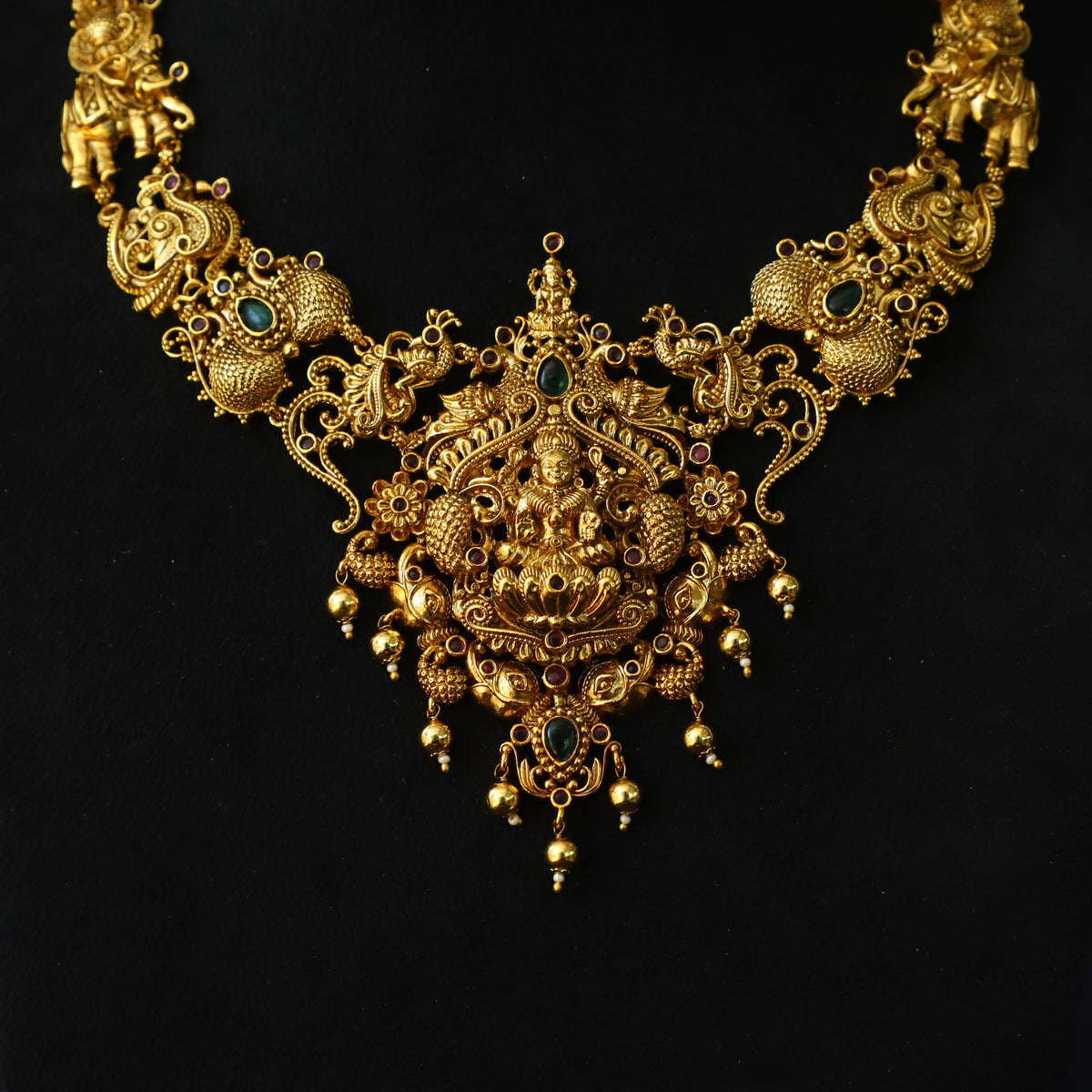BHARGAVI NECKPIECE